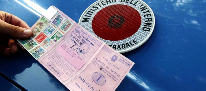 “La patente di guida equivale alla carta d’identità”. Assolto il camionista