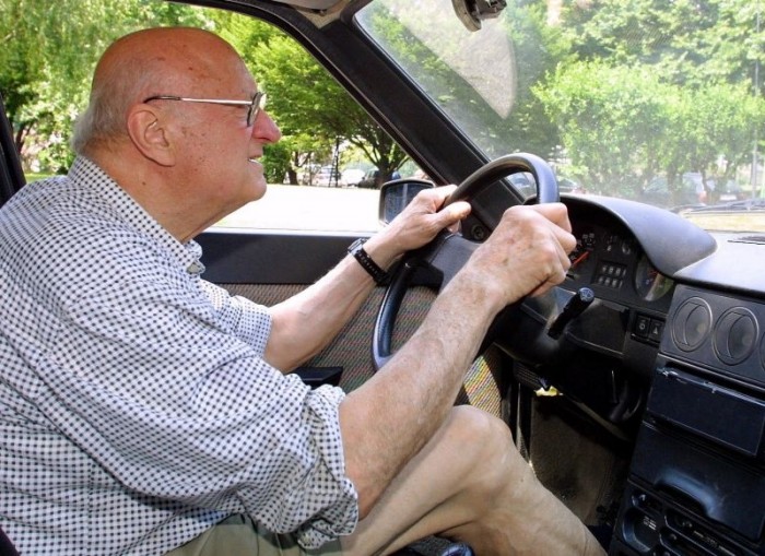Ritiro della patente a 60 anni: la bufala che corre sul web