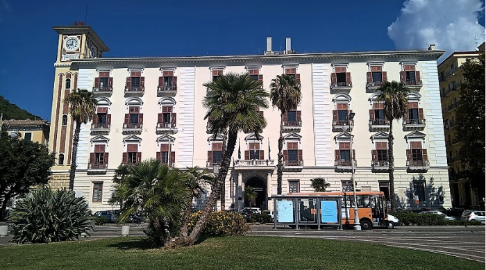 Salerno: le autoscuole contro la Provincia