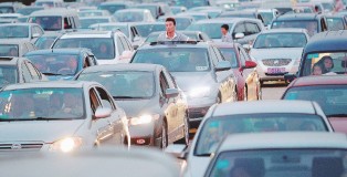Cina, festa nazionale- lunghe code in autostrada