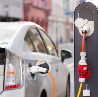 Mobilità elettrica, in Italia la filiera vale 6 miliardi