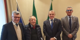 Da sinistra Alberto Bruttomesso (segretario provinciale Unasca) Pino Greco (segretario provinciale Confarca) Andrea Benvenuti e Maurizio Rametta