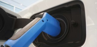 Auto elettrica, ricarica davvero accessibile per tutti?