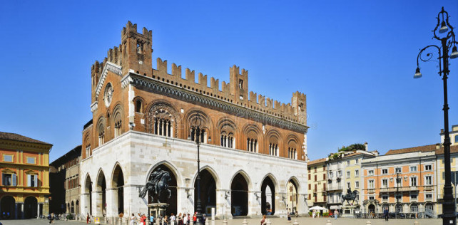 Piacenza, fermi 2.400 fogli rosa. Unasca: servono 450 esami al mese