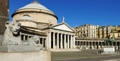 Napoli: Piazza del Plebiscito (Dreamstime)