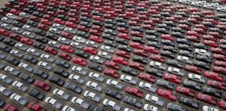 Immatricolazioni, nuovo tonfo del mercato dell’auto a -33% in aprile