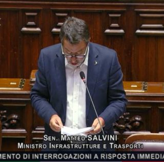 IL MINISTRO SALVINI RISPONDE AD UNA INTERROGAZIONE PARLAMENTARE CHE CHIEDE CAMBIAMENTI SOSTANZIALI NEL MONDO DELLE AUTOSCUOLE E DELLA FORMAZIONE.