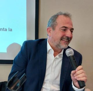 INTERVISTA ALL’ESPERTO In auto sotto la grandine? Galbiati (Unasca) a Tgcom24: “Mantenere sangue freddo e attivare tutti i dispositivi necessari” TGCOM24 – 23 Lug 2026 – 08:27